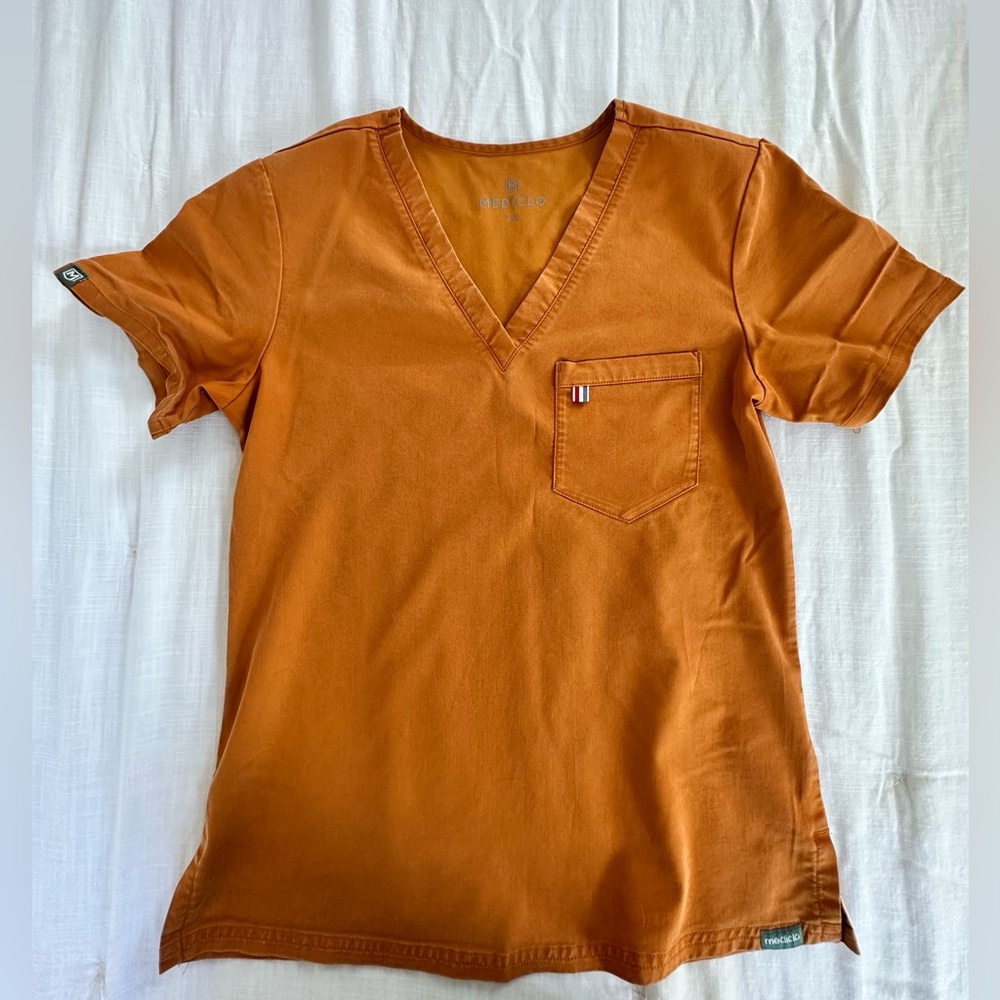 Mediclo scrub set in sunflower